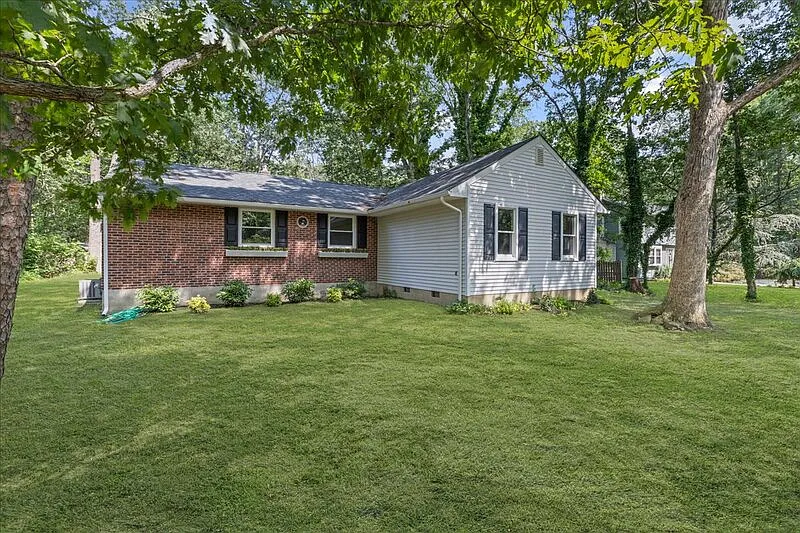3 bed, 2.5 bath, 3560 sqft, $3,000 — Photo 2
