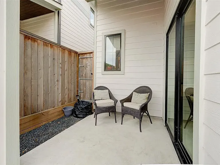 116 E 33rd St #B — Photo 25