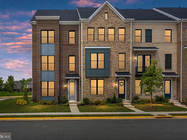 42086 Picasso Sq — Photo 1