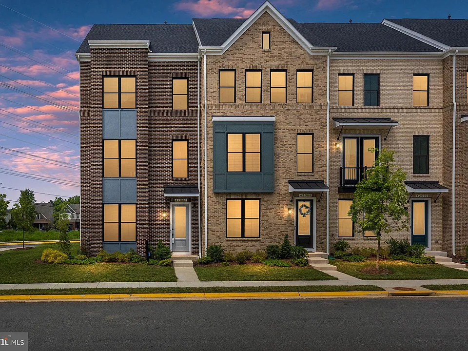 42086 Picasso Sq