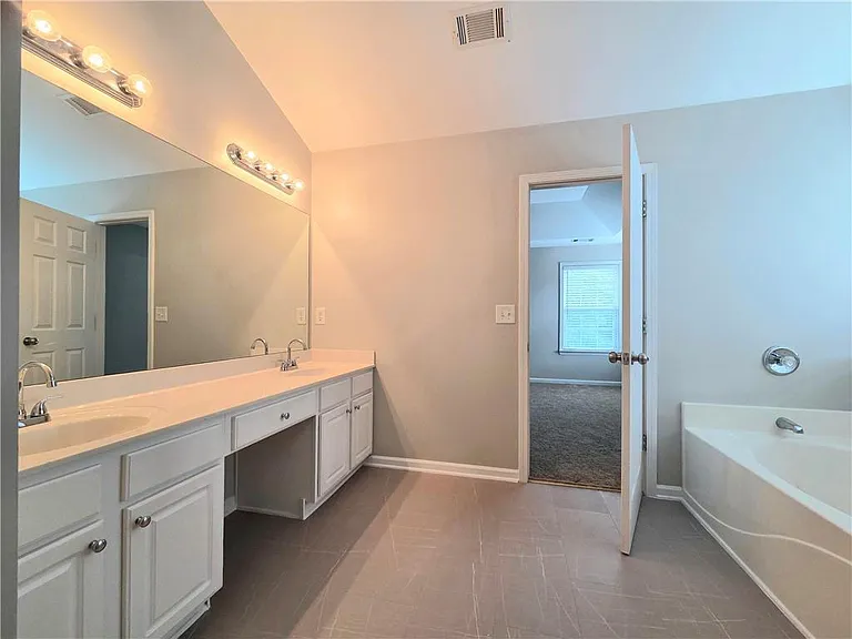 621 Roxtree Ct — Photo 17