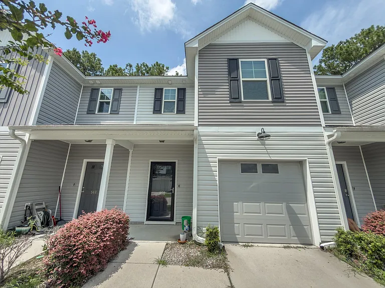 150 Buchanan Cir — Photo 1