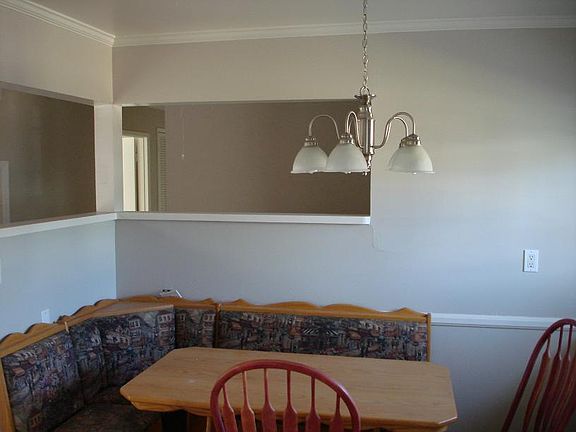 4th image of 274 Poinsettia Ave