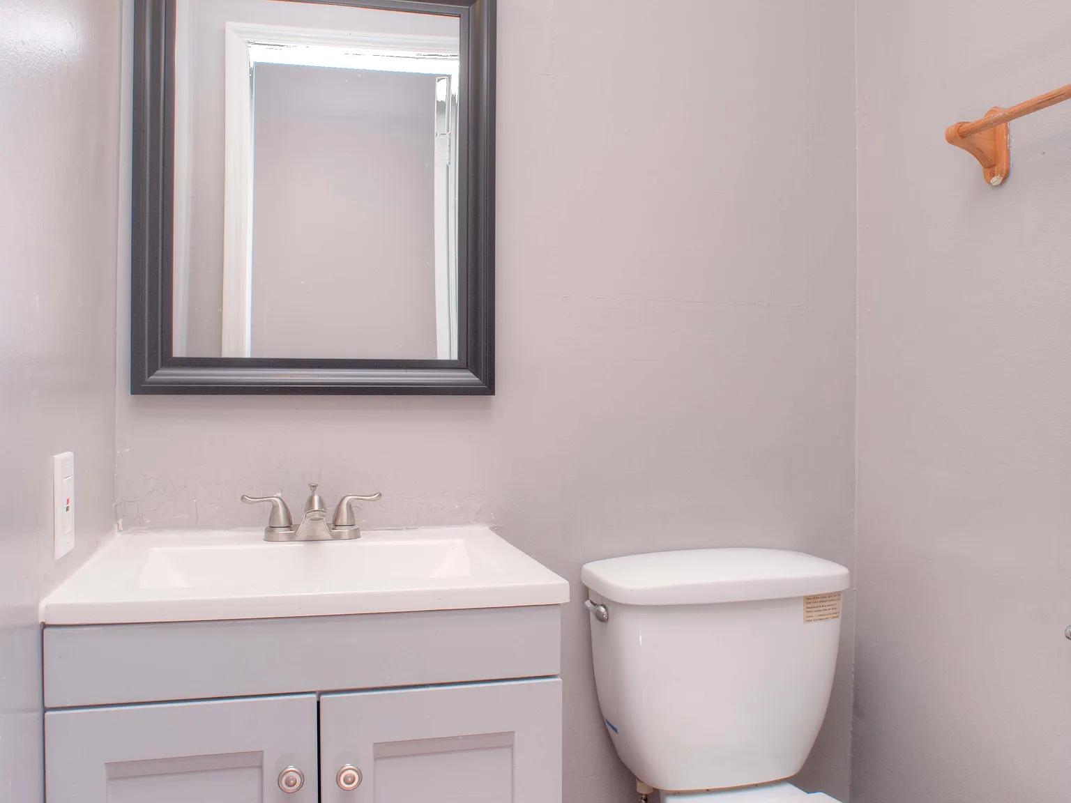 2 bed, 1.5 bath, 1216 sqft, $995 — Photo 2