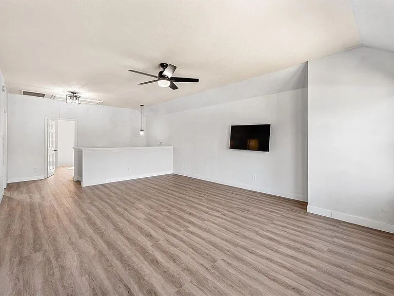 19106 Spring Meadows Ln — Photo 17