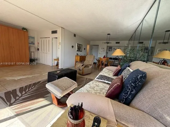 3625 N Country Club Dr APT 304, Aventura, FL 33180