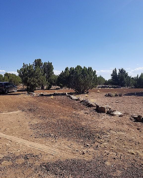 Circle drive with gravel pad