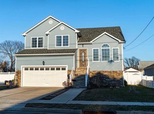 105 S Bay Ave, Freeport, NY 11520
