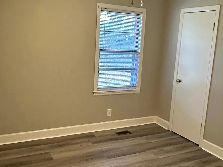 328 Polly Dr — Photo 3