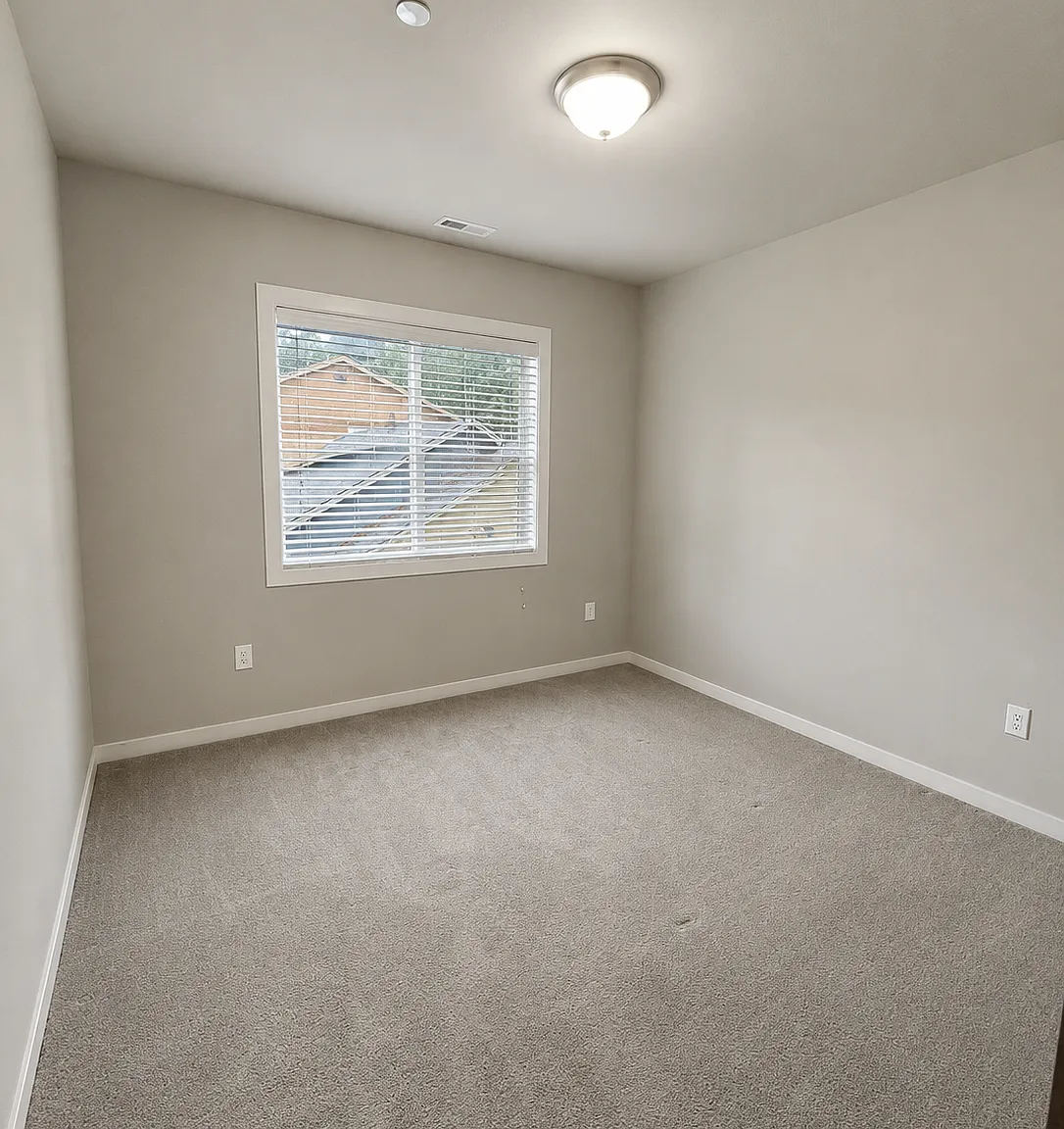 6 bed, 2920 sqft, $949 — Photo 1
