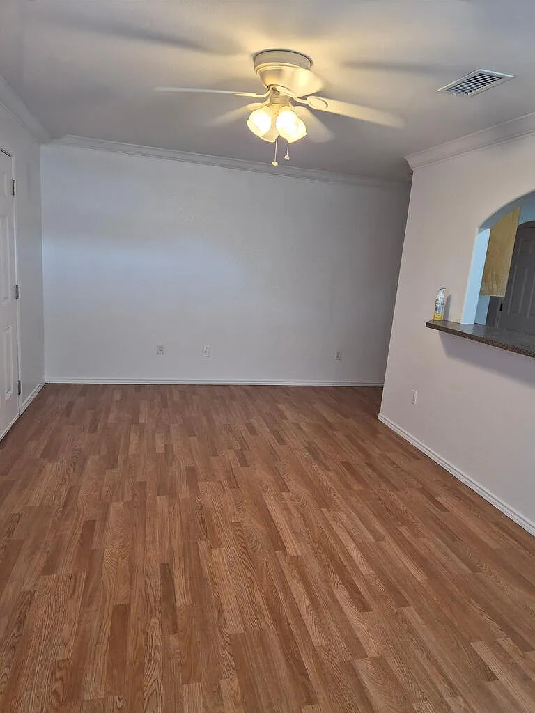 3 bed, 2.0 bath, 1663 sqft, $1,950 — Photo 4
