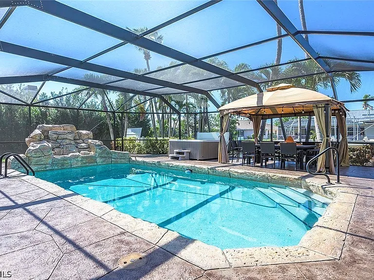 5208 SW 8th Ct — Photo 32