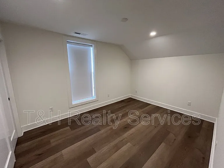 818 Union St — Photo 19
