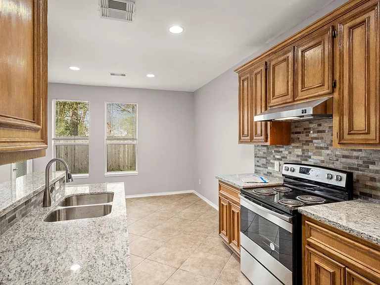 16546 Pentonshire Ln — Photo 12
