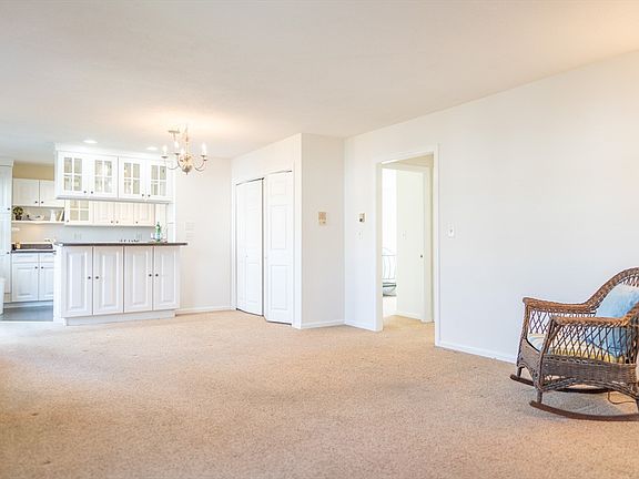 5th image of 14 Harold St APT 12B