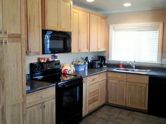 2nd image of 2442 E Alpine Ave
