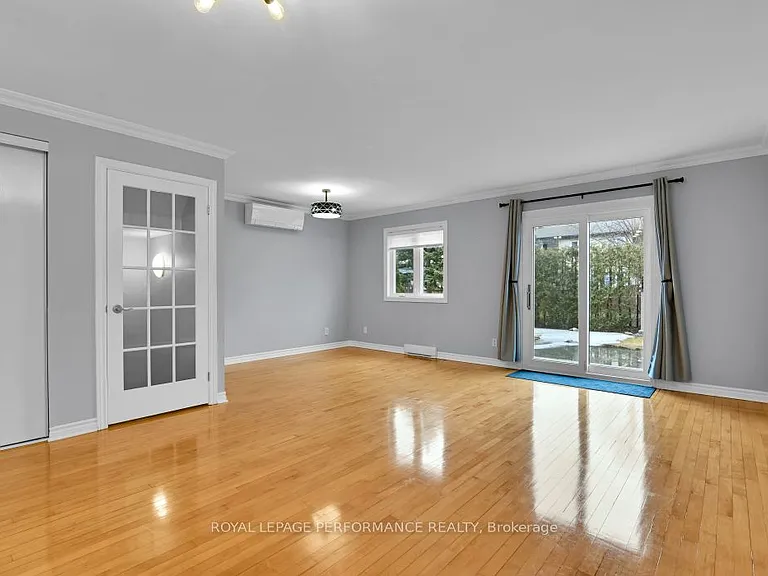 1286 Cedarcroft Cres — Photo 10