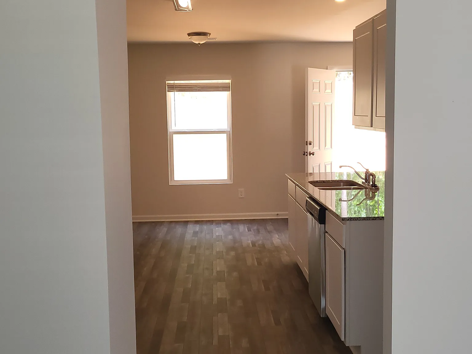 5 bed, 2217 sqft, $2,244 — Photo 4