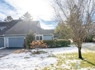 16 York Rd, Glenmont, NY 12077