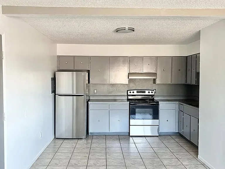 1936 Vinewood Ln #5 — Photo 1