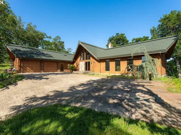 780 SE Summit Dr, Roseburg, OR 97470