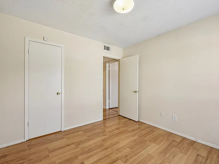 2604 Winding Creek Dr — Photo 21