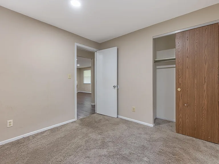 8717 Meadowcreek Dr — Photo 18