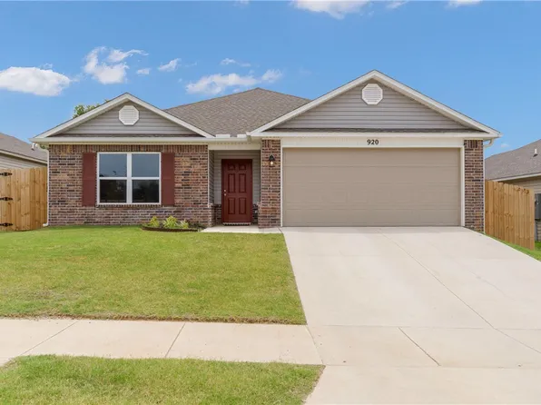 920 S Brambling Ln, Fayetteville, AR 72701