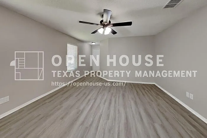 4940 Waterford Dr — Photo 3
