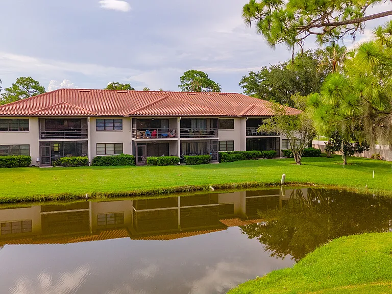 5640 Golf Pointe Dr #1 — Photo 9