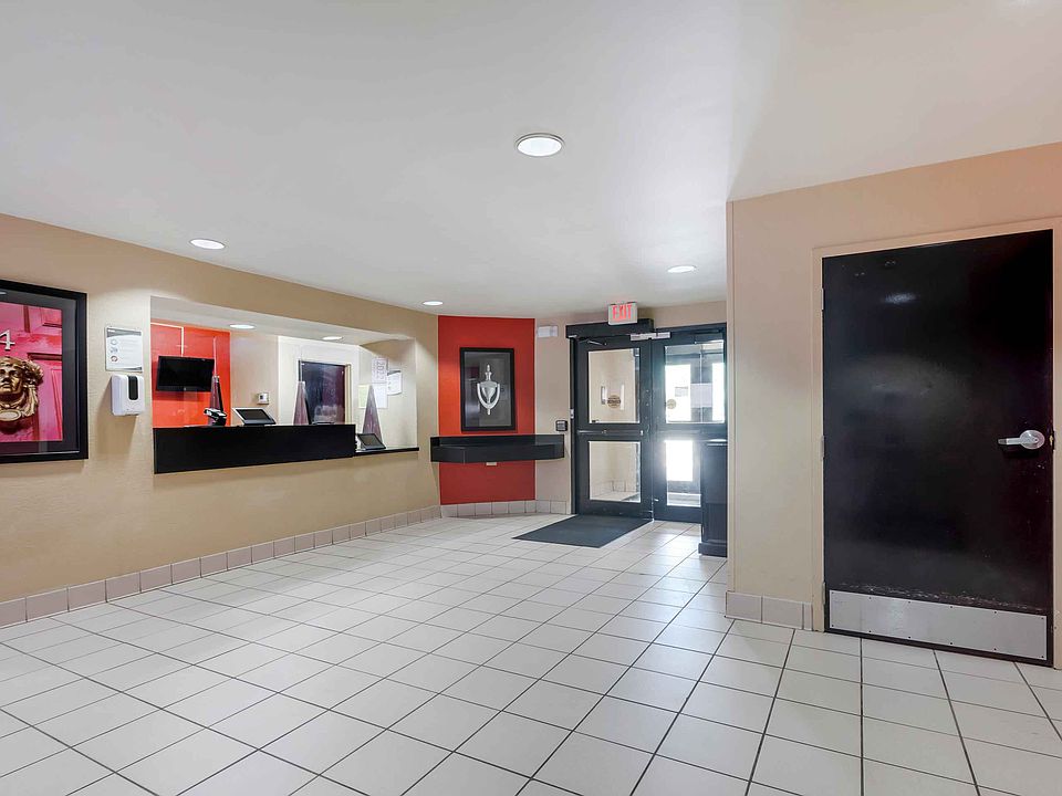 Lobby and Guest Check-in