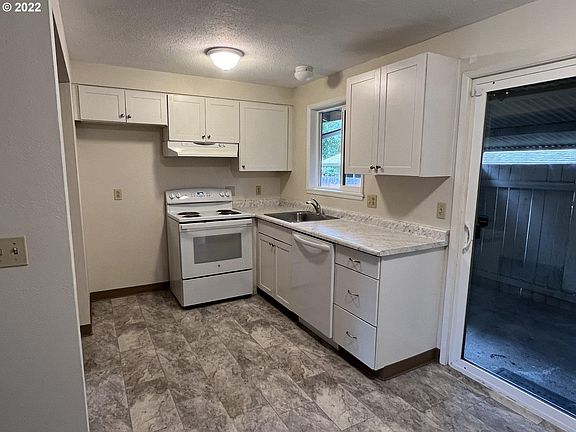 4th image of 4906 SE Boardman Ave
