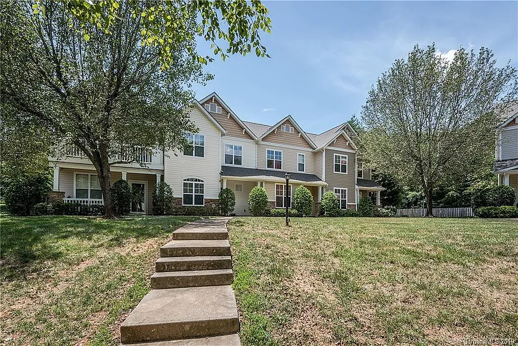 3 bed, 2.5 bath, 1414 sqft, $1,900 — Photo 3