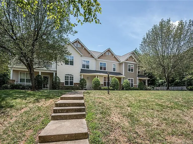 11335 Dundarrach Ln — Photo 3