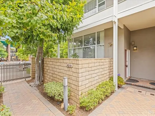 4210 W Kling St #24, Burbank, CA 91505