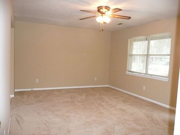 LIVING ROOM FEATURES CEILING FAN, BRAND NEW CARPET AND FRESHLY PAINTED. 