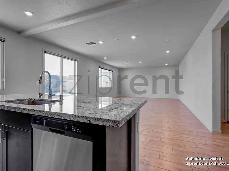 1474 Dorrington Ln — Photo 6