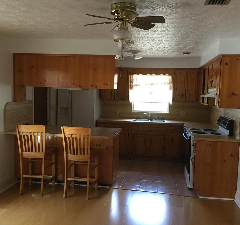 1st image of 3648 Moody Ave