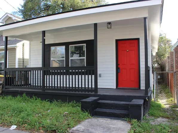 1215 E Waldburg St, Savannah, GA 31404