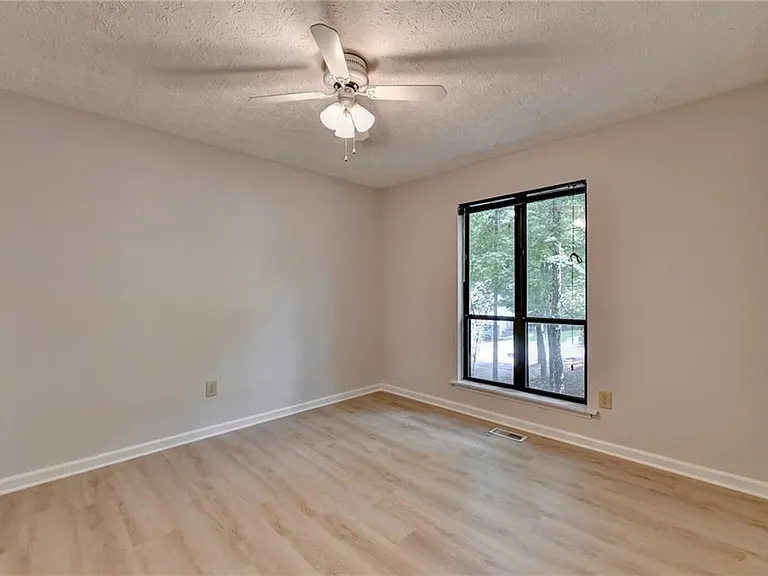 5100 Forest Mist Dr SE — Photo 23