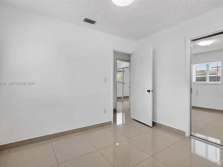 17001 NW 53rd Ct — Photo 23