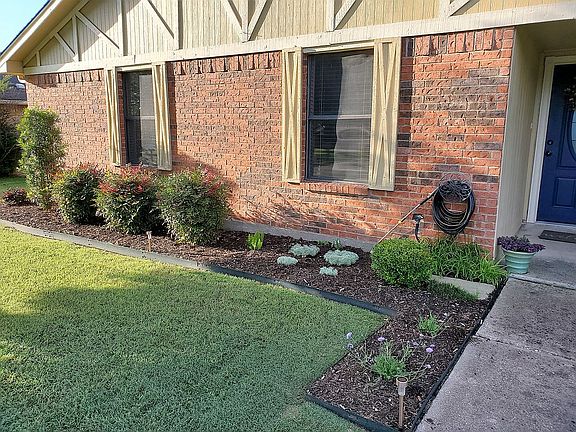 3rd image of 3208 Santana Ln