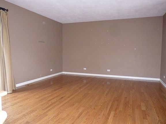 5th image of 323 Driftwood Ln #323