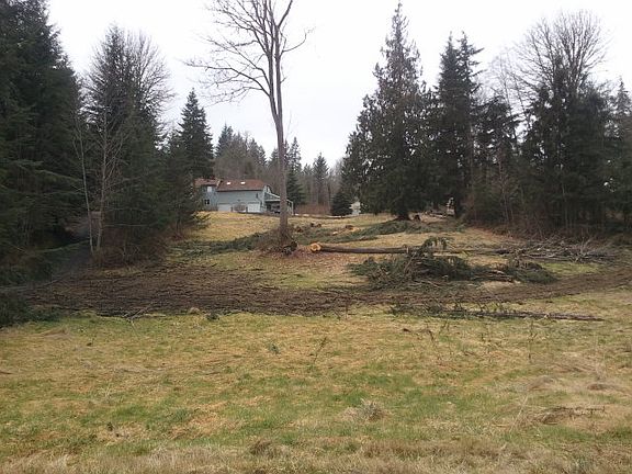 5th image of 6032 205th Ave SE