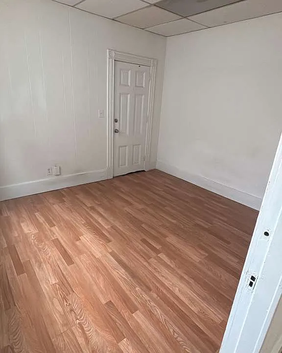 190 Broad St #8