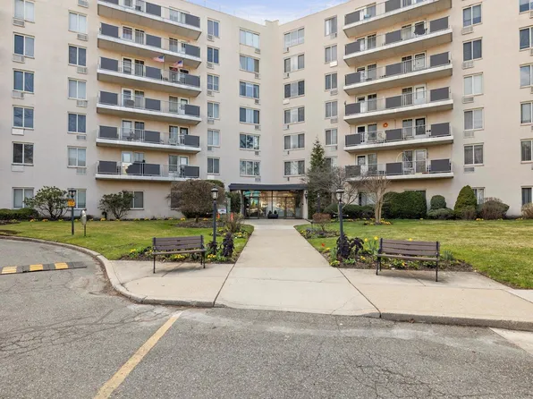 135 Post Avenue #2U, Westbury, NY 11590