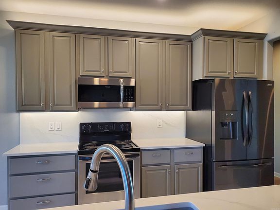 3rd image of 204 Willow Bend Cir