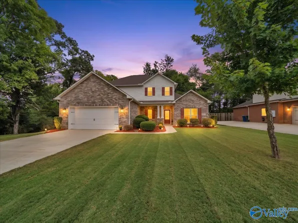 221 Somer Bridge Dr, Huntsville, AL 35811