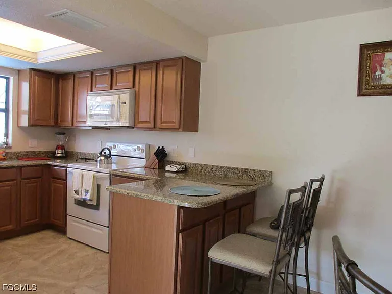 1510 SE 11th Pl — Photo 6