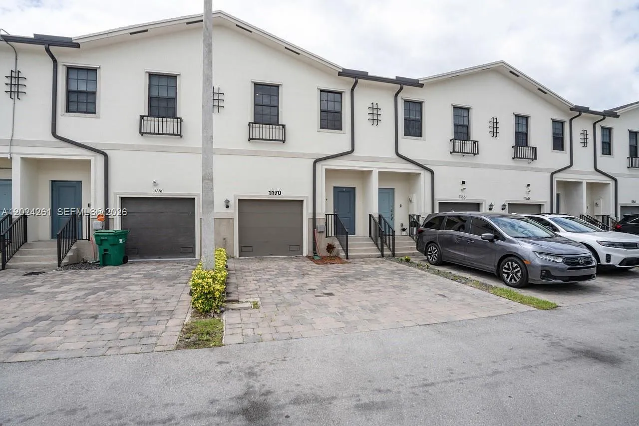 Regal Palm Subdivision — Photo 2